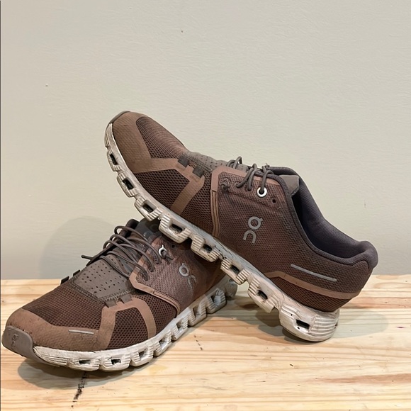 On Running Shoes On Running Brown Athletic Shoes With Sturdy Design — free download